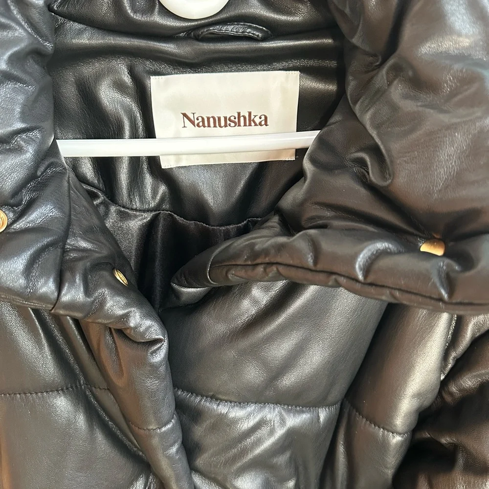 Faux leather Vegan Hide Puffer - Picture 4 of 7